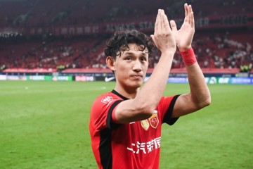 世界杯直播官网-确认为海港再战一年，36岁王燊超：队长最重要的一点是以身作则